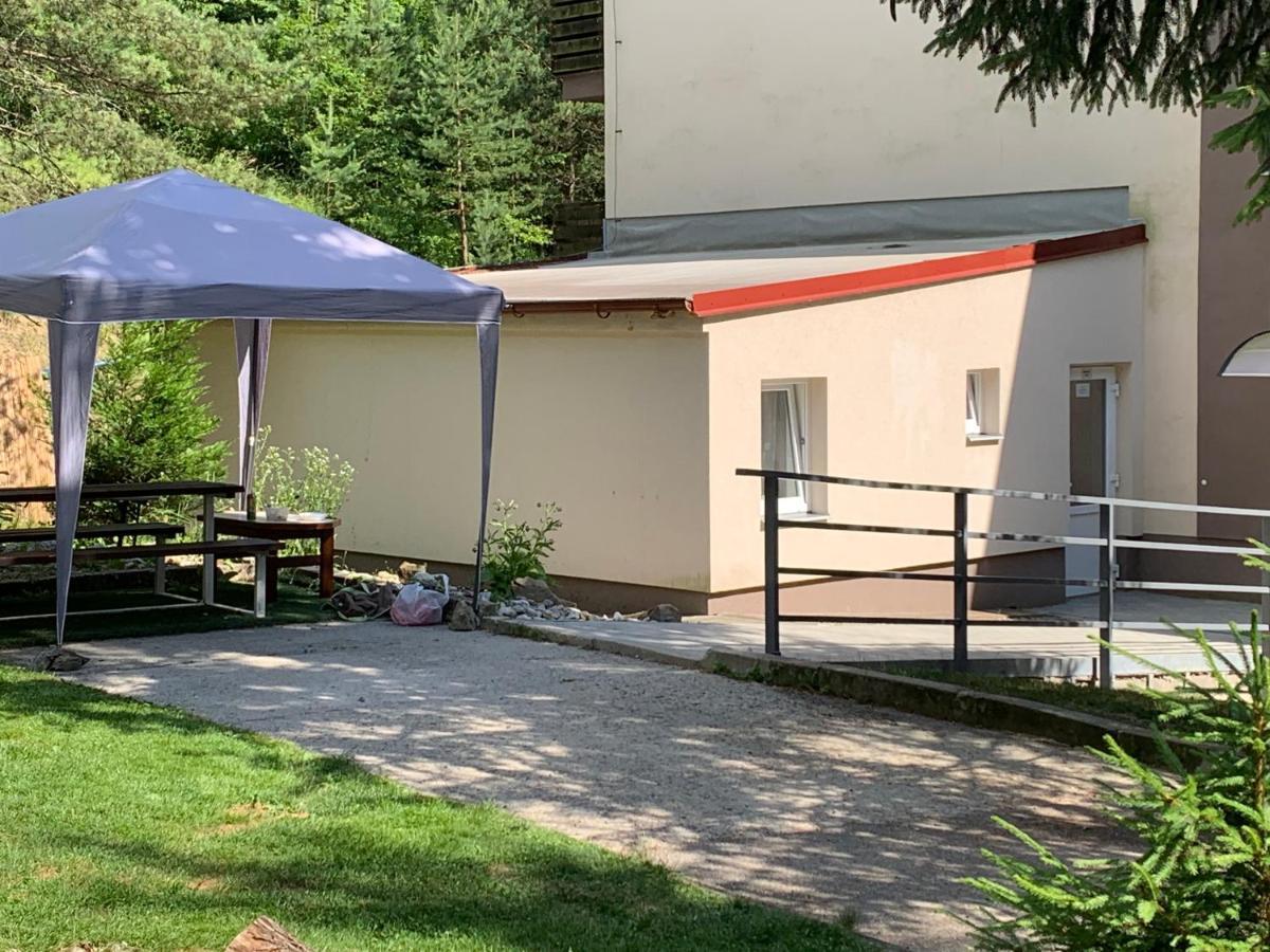 Vsemina Apartman Luzkovice Luaran gambar